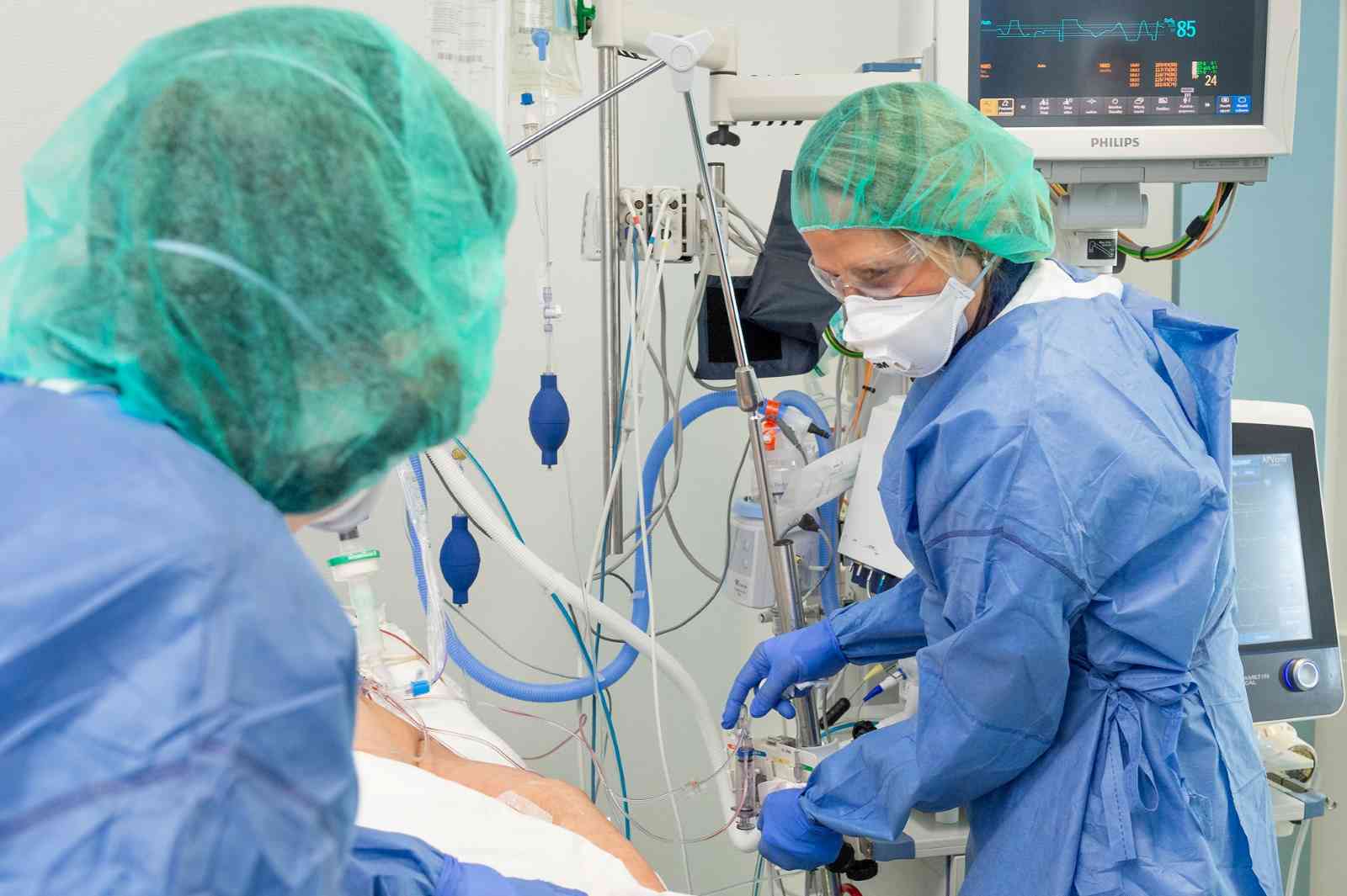De tot corona-afdeling omgebouwde verkoeverkamer waar normaliter patiënten na de operatie uitslapen (1 april 2020; foto afdeling Medische Fotografie ETZ)